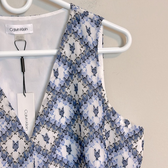 Calvin Klein V-neck sleeveless flowy top size large new with tags - Picture 2 of 9